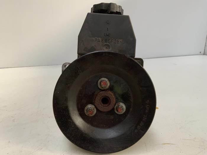 Usagé Pompe de direction Mercedes E (W210) 3.0 E-300D Turbo 24V Prix € 27,50 Règlement à la marge proposé par Autodemontage van der Iest