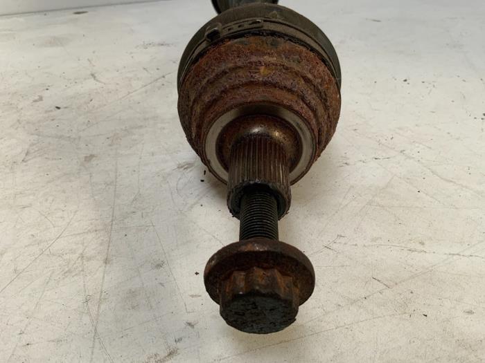 Front drive shaft, left from a Volkswagen Golf VI (5K1) 1.2 TSI BlueMotion 2010