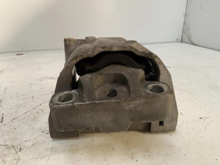 Used Engine mount Volkswagen Golf V (1K1) 1.6 FSI 16V Price € 17,50 Margin scheme offered by Autodemontage van der Iest