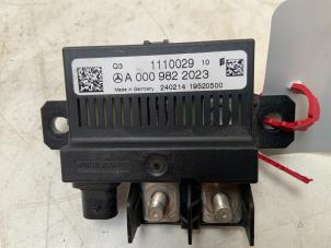 Used Overvoltagesrelay Mercedes A (W176) 2.2 A-200 CDI, A-200d 16V 4-Matic Price € 30,24 Inclusive VAT offered by Autodemontage van der Iest