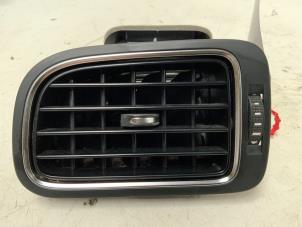 Usados Rejilla de aire de salpicadero Volkswagen Polo V (6R) 1.0 TSI 12V BlueMotion Precio € 14,99 Norma de margen ofrecido por Autodemontage van der Iest