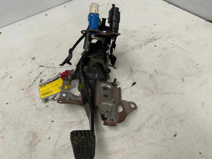 Brake pedal from a Ford Fiesta 6 (JA8) 1.25 16V 2009