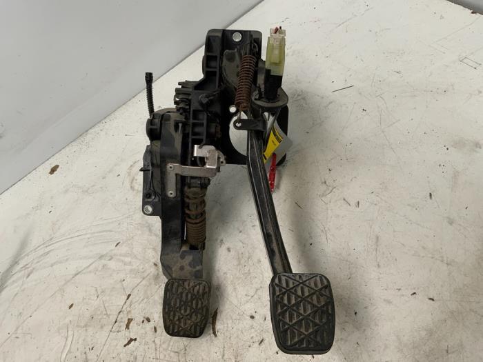 Gebrauchte Pedale Set Mercedes A (W169) 1.5 A-160 Preis € 100,00 Margenregelung angeboten von Autodemontage van der Iest