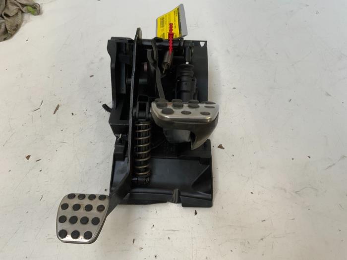 Gebrauchte Pedale Set Mercedes CLC (C203) 2.2 220 CDI 16V Preis € 75,00 Margenregelung angeboten von Autodemontage van der Iest