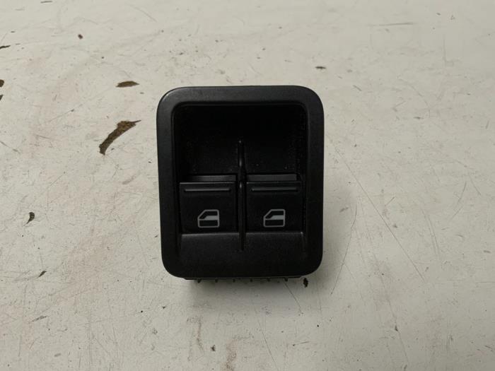 Interruptor de ventanilla eléctrica de un Volkswagen Polo V (6R) 1.2 12V 2010