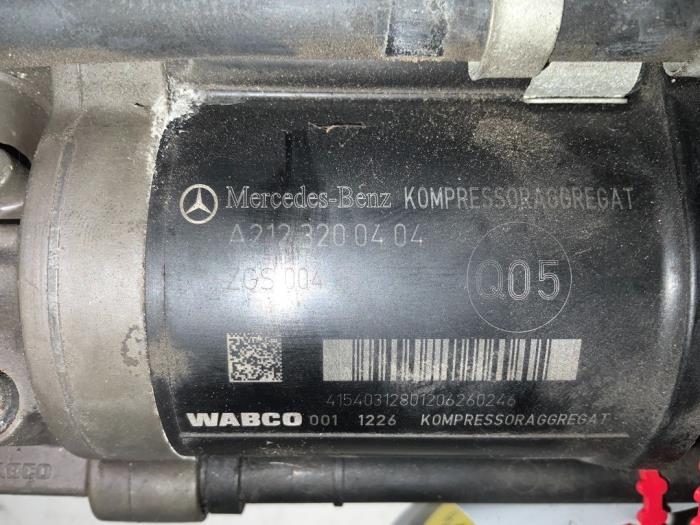 Air pump (suspension) from a Mercedes-Benz E Estate (S212) E-220 CDI 16V BlueEfficiency 2012