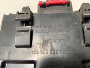 Stromverteiler van een Mercedes-Benz CLC (C203) 2.2 220 CDI 16V 2008