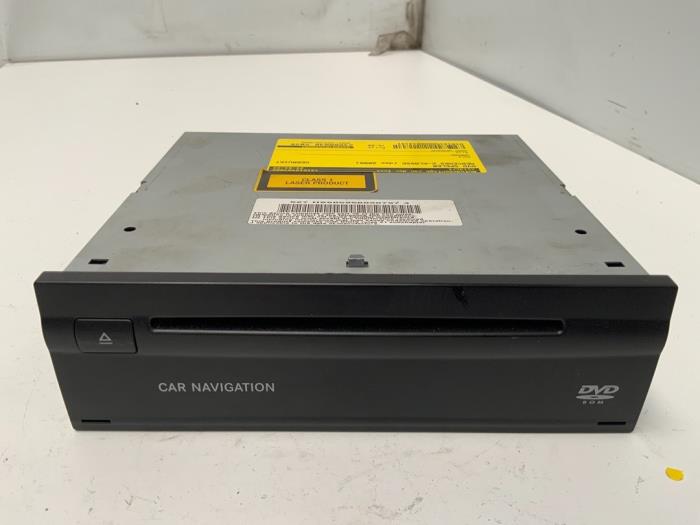 Używane Odtwarzacz DVD Mercedes E (W211) 3.0 E-320 CDI 24V Cena € 75,00 Procedura marży oferowane przez Autodemontage van der Iest