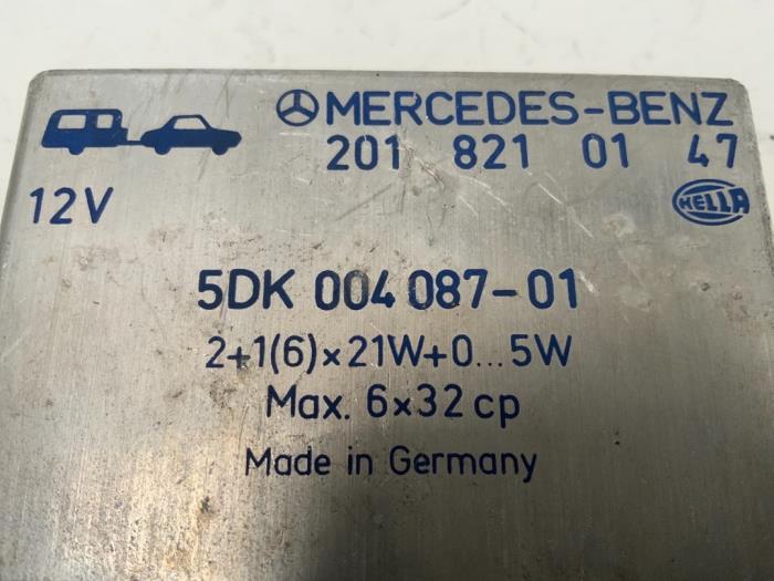 Przekaznik interwalu z Mercedes-Benz E diesel (W124) 3.0 300 D 1985