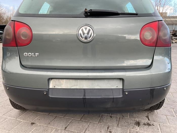 Zderzak tylny z Volkswagen Golf V (1K1) 1.6 FSI 16V 2004