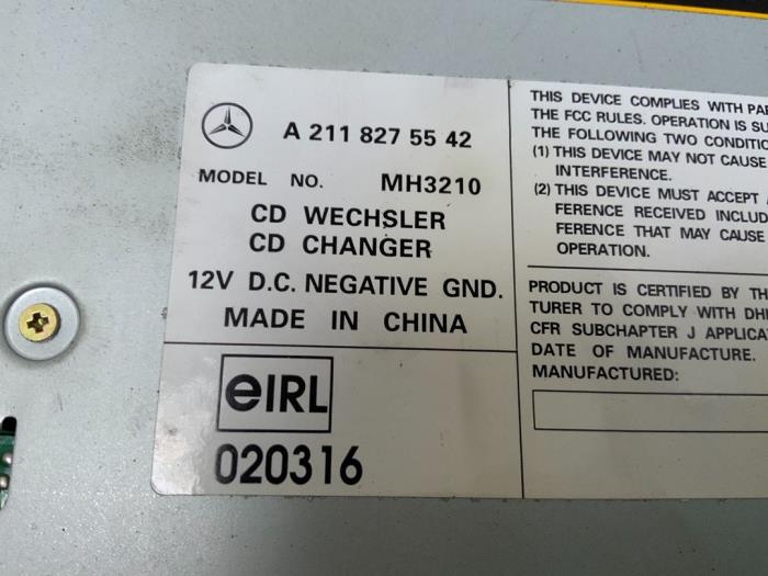 Zmieniarka CD z Mercedes-Benz E (W211) 3.2 E-320 CDI 24V 2004