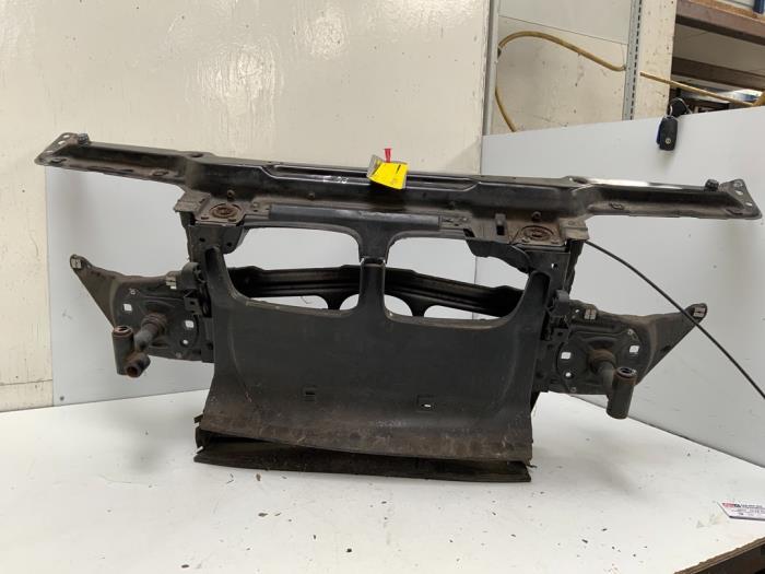 Begagnade Front BMW 3-Serie Pris € 25,00 Marginaltabell erbjuds av Autodemontage van der Iest
