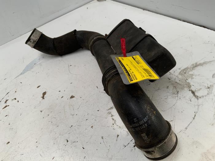 Gebrauchte Intercooler Rohr Mercedes E (W211) 3.2 E-320 CDI 24V Preis € 25,00 Margenregelung angeboten von Autodemontage van der Iest