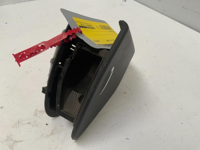 Begagnade Askkopp, bak Mercedes E (W211) 3.2 E-320 CDI 24V Pris € 15,00 Marginaltabell erbjuds av Autodemontage van der Iest