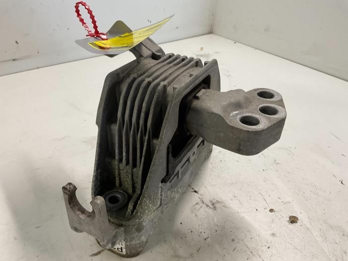 Used Engine mount Opel Astra J GTC (PD2/PF2) 1.7 CDTi 16V ecoFLEX 110 Price € 15,00 Margin scheme offered by Autodemontage van der Iest