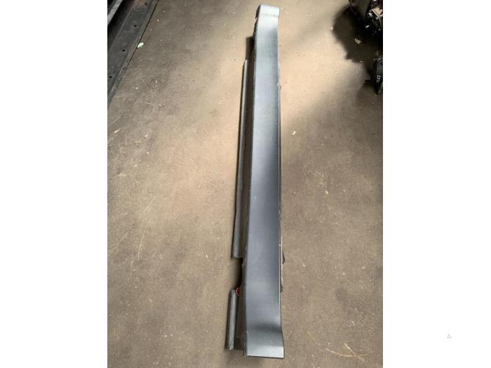 Używane Próg prawy BMW Mini (R50/53) 1.6 16V One Cena € 30,00 Procedura marży oferowane przez Autodemontage van der Iest