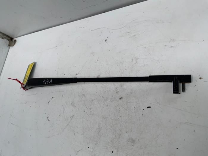 Windshield wiper blade arm