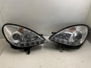 Used Set of headlight bulbs, left + right Mercedes SLK (R171) 1.8 200 K 16V Price € 75,00 Margin scheme offered by Autodemontage van der Iest