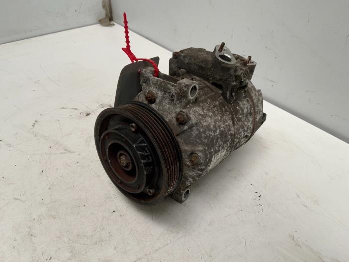 Air conditioning pump from a Volkswagen Touran (1T1/T2) 2.0 FSI 16V 2004