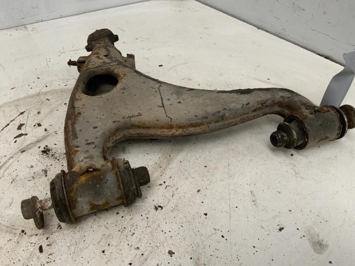 Front wishbone, left from a Mercedes-Benz E Combi diesel (S124) 3.0 300 TD 1986