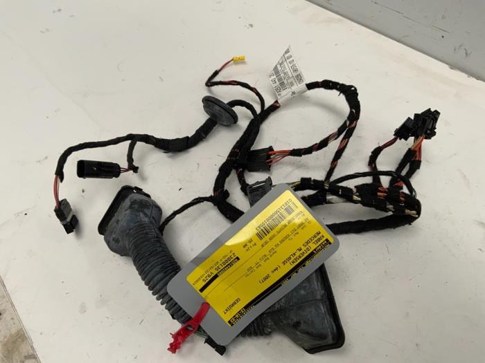 Używane Kabel (rózne) Mercedes ML II (164/4JG) 3.0 ML-320 CDI 4-Matic V6 24V Cena € 25,00 Procedura marży oferowane przez Autodemontage van der Iest