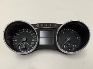 Used Odometer KM Mercedes ML II (164/4JG) 3.0 ML-320 CDI 4-Matic V6 24V Price € 150,00 Margin scheme offered by Autodemontage van der Iest