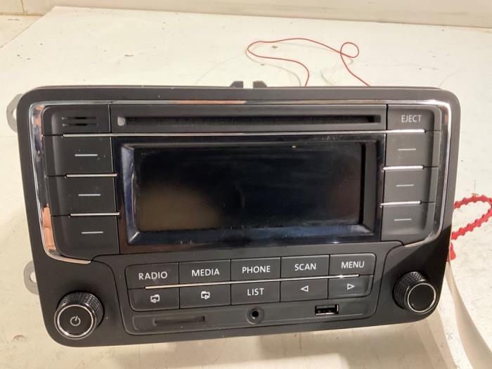 Radio from a Volkswagen Transporter T6 2.0 TDI DRF 2016