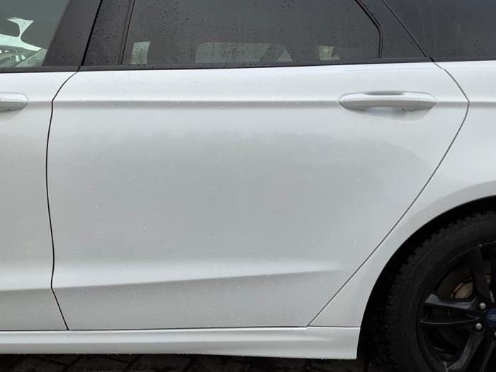 Puerta de 4 puertas izquierda detrás de un Ford Mondeo V Wagon 1.5 EcoBoost 16V 2019