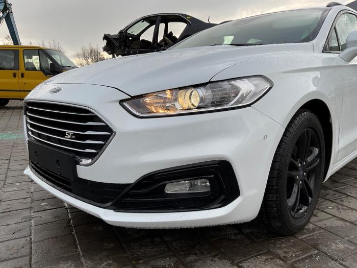 Front bumper from a Ford Mondeo V Wagon 1.5 EcoBoost 16V 2019