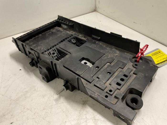 Begagnade Batterilåda Ford Mondeo V Wagon 1.5 EcoBoost 16V Pris € 24,99 Marginaltabell erbjuds av Autodemontage van der Iest