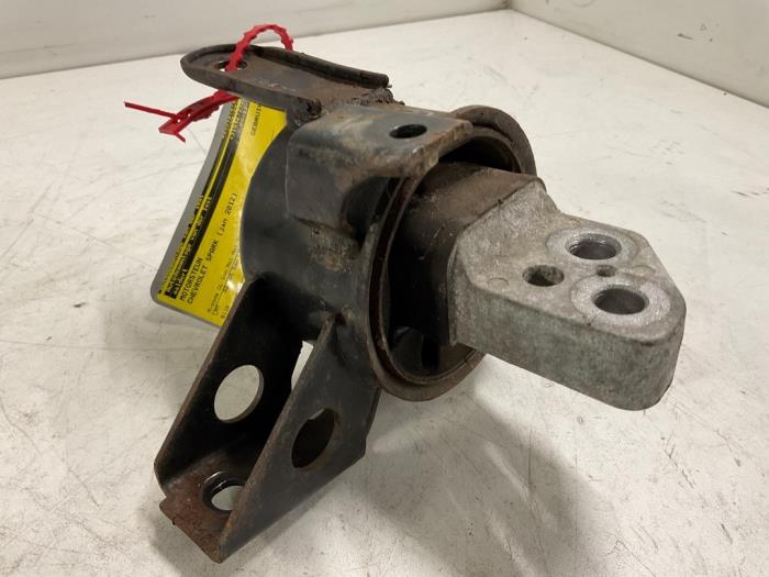 Used Engine mount Chevrolet Spark (M300) 1.0 16V Bifuel Price € 10,00 Margin scheme offered by Autodemontage van der Iest