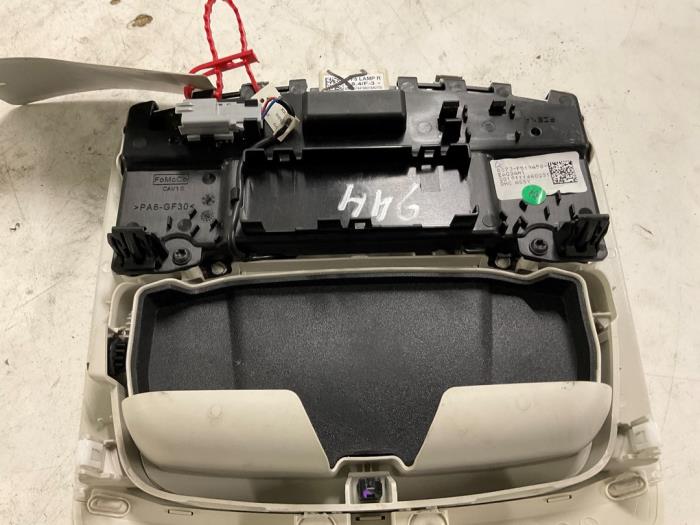 Oswietlenie wewnetrzne przód z Ford Mondeo V Wagon 1.5 EcoBoost 16V 2019