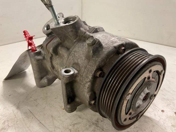 Usagé Compresseur de clim Ford Mondeo V Wagon 1.5 EcoBoost 16V Prix € 124,99 Règlement à la marge proposé par Autodemontage van der Iest