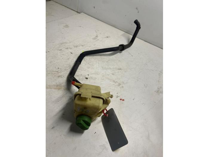 Begagnade Styrservotank Volkswagen Transporter T6 2.0 TDI DRF Pris € 27,50 Marginaltabell erbjuds av Autodemontage van der Iest