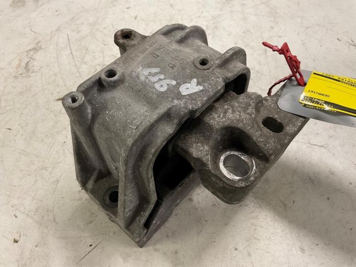 Usagé Support moteur Volkswagen Caddy III (2KA,2KH,2CA,2CH) 2.0 SDI Prix € 34,99 Règlement à la marge proposé par Autodemontage van der Iest