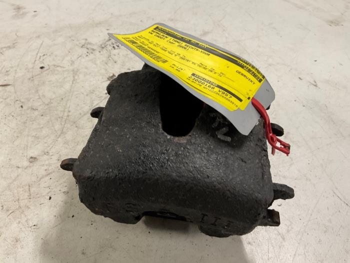Usagé Etrier de frein avant droit Volkswagen Caddy III (2KA,2KH,2CA,2CH) 2.0 SDI Prix € 10,00 Règlement à la marge proposé par Autodemontage van der Iest