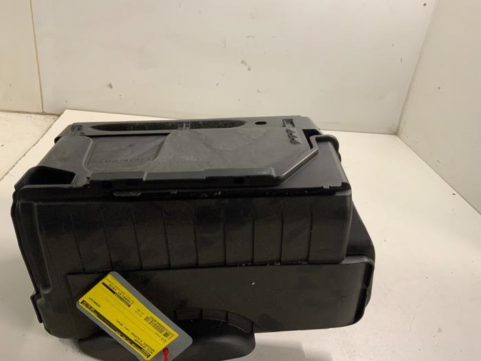 Battery cover from a Mercedes-Benz A (W176) 1.6 A-200 16V 2016