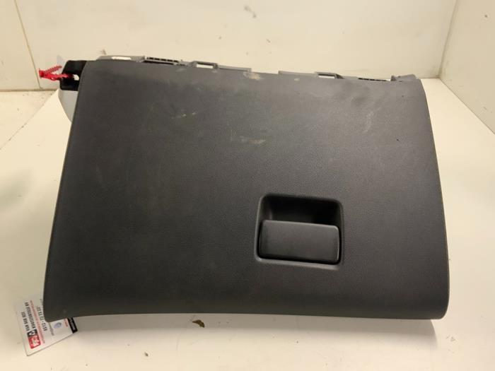 Begagnade Handskfack Opel Astra J GTC (PD2/PF2) 1.7 CDTi 16V ecoFLEX 110 Pris € 24,99 Marginaltabell erbjuds av Autodemontage van der Iest