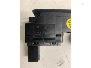 Używane Przelacznik elektrycznej szyby Volkswagen Golf VII (AUA) 1.4 TSI 16V Cena € 7,49 Procedura marży oferowane przez Autodemontage van der Iest