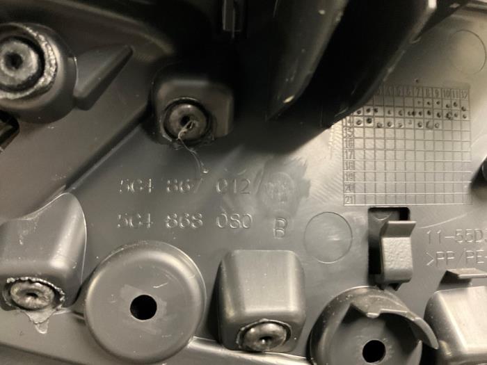 Revêtement portière 4portes avant droite d'un Volkswagen Golf VII (AUA) 1.6 TDI BlueMotion 16V 2014