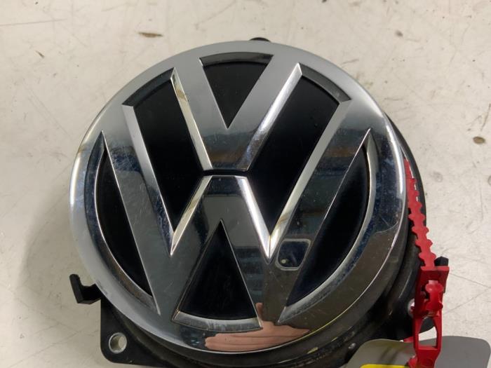 Poignée hayon d'un Volkswagen Golf VII (AUA) 1.6 TDI BlueMotion 16V 2014