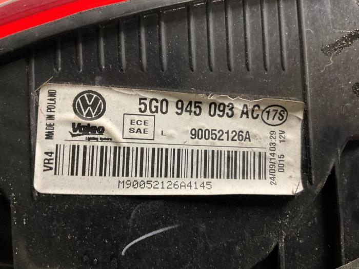 Feu arrière secondaire gauche d'un Volkswagen Golf VII (AUA) 1.6 TDI BlueMotion 16V 2014