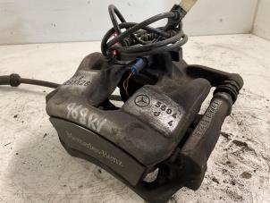 Used Front brake calliper, right Mercedes GLA (156.9) 1.6 200 16V Price € 44,99 Margin scheme offered by Autodemontage van der Iest