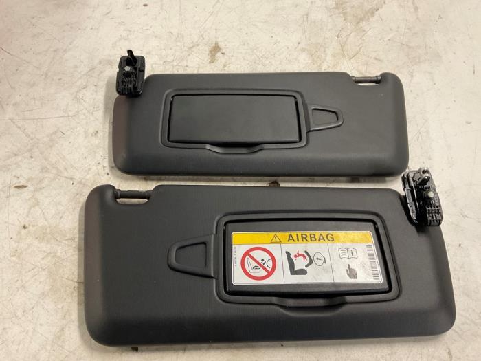 Begagnade Solskyddsset Mercedes GLA (156.9) 1.6 180 16V Pris € 44,99 Marginaltabell erbjuds av Autodemontage van der Iest