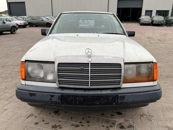 Diferencial trasero de un Mercedes-Benz E (W124) 2.6 260 E 1986