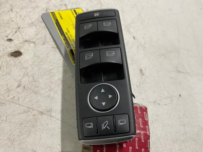 Electric window switch from a Mercedes-Benz GLA (156.9) 1.6 200 16V 2014
