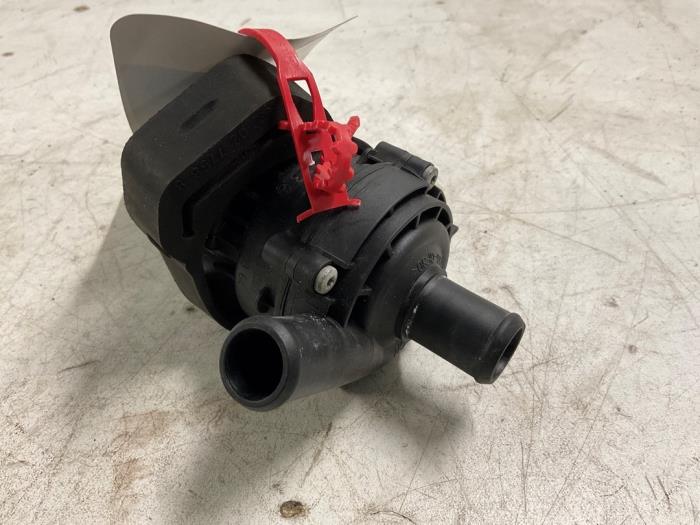 Begagnade Vattenpump Mercedes GLA (156.9) 1.6 180 16V Pris € 54,99 Marginaltabell erbjuds av Autodemontage van der Iest