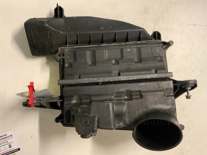 Begagnade Luftfilterhus Mercedes C (W204) 3.0 C-320 CDI V6 24V Pris € 19,99 Marginaltabell erbjuds av Autodemontage van der Iest