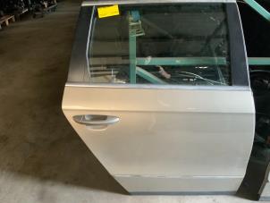 Begagnade Bakdörr, 4-dörrars, höger Volkswagen Passat Variant (3C5) 2.0 TFSI/TSI 16V Pris € 75,00 Marginaltabell erbjuds av Autodemontage van der Iest