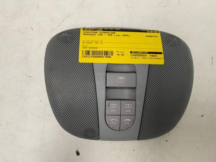 Używane Przelacznik szyberdachu Mercedes E (W211) 3.2 E-320 CDI 24V Cena € 40,00 Procedura marży oferowane przez Autodemontage van der Iest